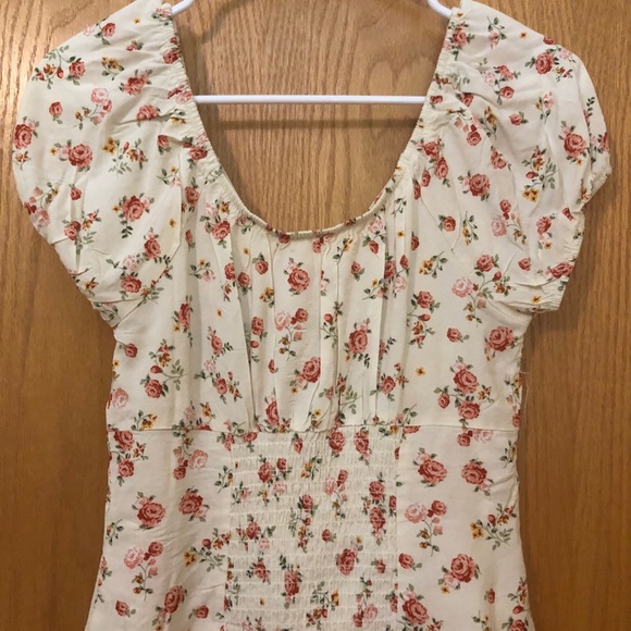 Cropped floral tan shirt - Picture 3 of 5